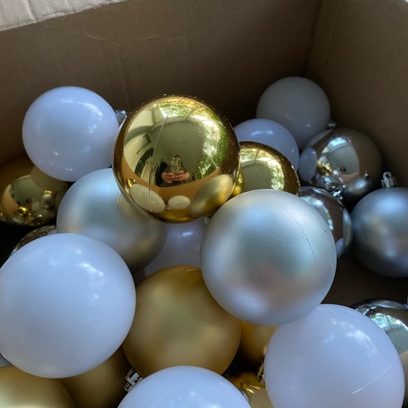 Winter Wonder Lane 32 Piece Shatterproof Ornaments - Picture 11 of 14